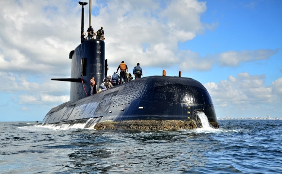 1년전 실종된 아르헨티나 잠수함, 800m 해저서 발견