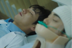 ‘나인룸’ 김영광, 정제원과 영혼 체인지 위기 ‘김희선 전력질주’