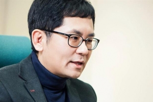 “꼰대질은 꼰대들에게” 법복 벗은 문유석 판사는 누구