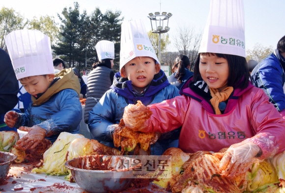 고사리손으로 담근 사랑의 김장 