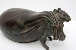 일제 강점기 때 제작된 ‘쥐 동상’ ‘수로 덮개’ 등 전시