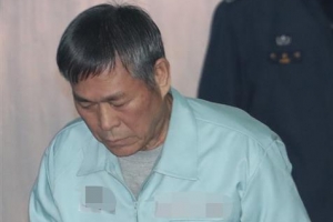 [포토] ‘신도 성폭행 혐의’ 이재록 목사, 고개 숙이고 법정으로