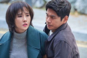 ‘붉은 달 푸른 해’ 김선아X이이경, 충격 상황 속 재회 “온몸 쭈뼛”