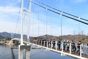 국내 최장 256ｍ 출렁다리 김천 부항댐에 생겨나