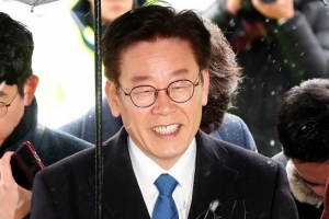 이재명 검찰 출석…“형님 강제입원은 형수가 한 일”