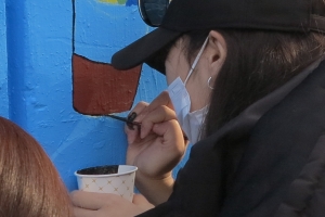 가천대 학생들 임대아파트 단지에 벽화 그리기