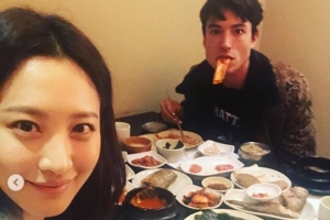 “연인인 줄” 에즈라 밀러, 수현과 서울 데이트 포착 “비공식 방문”