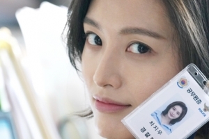 ‘배드파파’ 김재경, 종영 아쉬움 달래줄 비하인드컷 “독보적 비주얼”