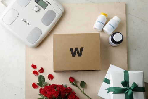 WCARE(더블유케어)는 5060 이상의 시니어들이 보다 쉽게 건강관리 서비스를 받아볼 수 있도록 한 1:1 개인 맞춤형 헬스케어 서비스이다.