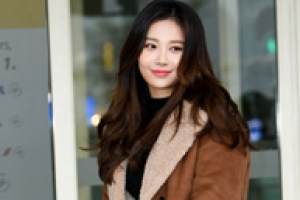 유라, 공항 빛내는 여신 비주얼 ‘환한 미소’