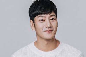 박해수 결혼 “예비신부는 6세 연하 일반인”… ‘슬빵’ 이후 꽃길