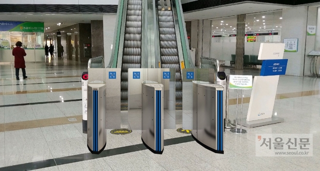 새달 17일부터 성남시청사 일부 승강시설에 설치될 ‘스피드 게이트’ 시스템 이미지. .2018.11.30 성남시 제공