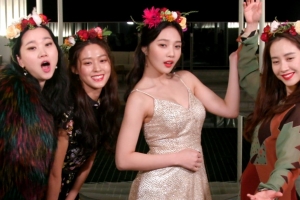 “설현 옆에 조이” 이 조합 실화? ‘파자마 프렌즈’ 역대급 드레스 자태