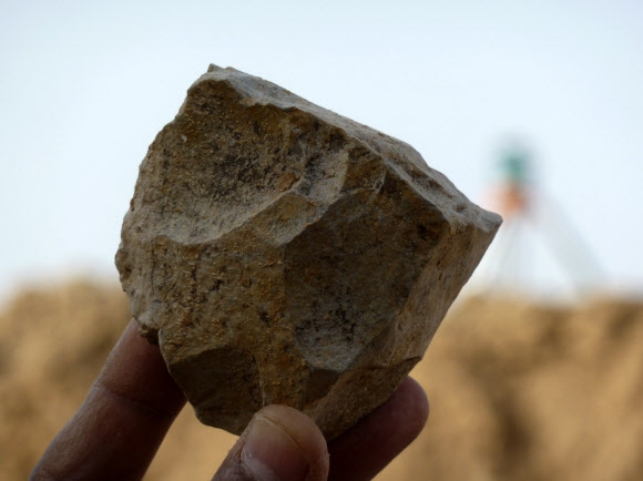 알제리 앵 부셰리 석기시대 유적지서 발굴된 초기 올두바이 초기 석기.  AFP 연합뉴스
