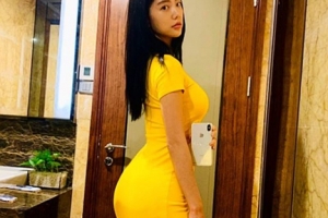 [포토] ‘볼륨 과시’ 클라라, 초미니 원피스에 드러난 ‘S라인 몸매’