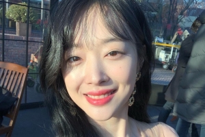 “오늘 뭐하게?” 설리, 추위 잊은 얇은 의상 ‘은근한 섹시美’