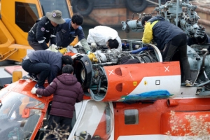 [포토] 사고원인 조사위해 해체되는 산림청 추락헬기