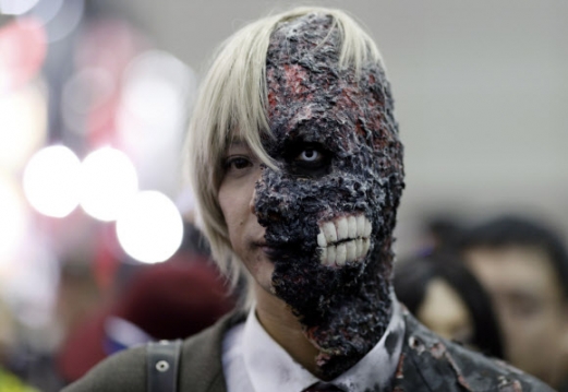 코스플레이어가 2일(현지시간) 일본 도쿄 지바의 마쿠하리 멧세에서 열린 ‘Tokyo Comic Con 2018’에서 포즈를 취하고 있다. EPA 연합뉴스