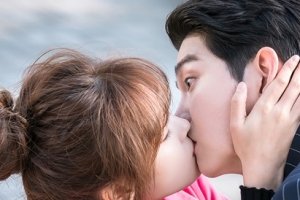 ‘일단 뜨겁게 청소하라’ 윤균상X김유정, 입맞춤 포착 ‘심쿵 지수 UP’