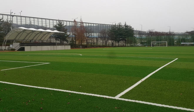 인조잔디를 새로 교체한 고천체육공원. 의왕시 제공