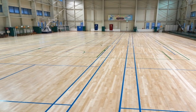 마루바닥 완충공사를 마무리한 고천체육공원 체육관. 의왕시 제공 