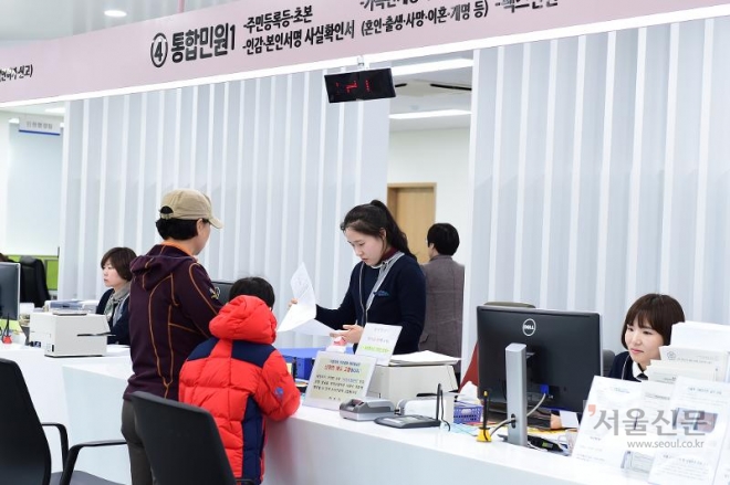 여주시는 2018년 국민행복민원’평가에서 우수기관으로 선정되어 ‘민원공무원의 날’ 국무총리표창을 받는다.사진은 민원실 전경. 2018.12.03. 여주시 제공