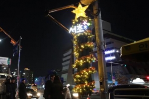 [우리마을 ‘미리 크리스마스’] 여름엔 시원 겨울엔 훈훈…서초 서리풀 원두막 트리