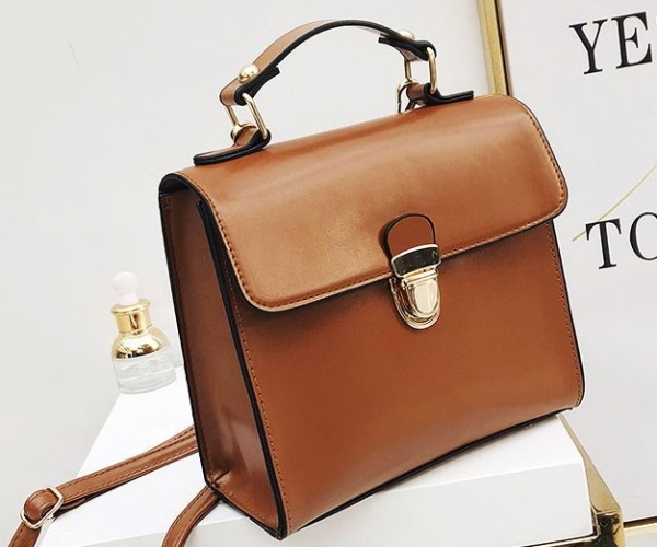 여성패션잡화 전문기업 ‘샤인어라운드’가 오는 12일까지 진행하는 위메프 ‘메리1212데이’에 최대 40% 할인된 기획전을 진행한다.