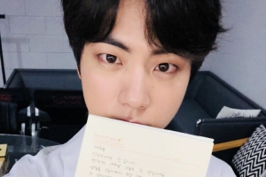 방탄소년단 진, 생일 맞아 손편지 “아미들의 행복이 저의 가장 큰 행복”