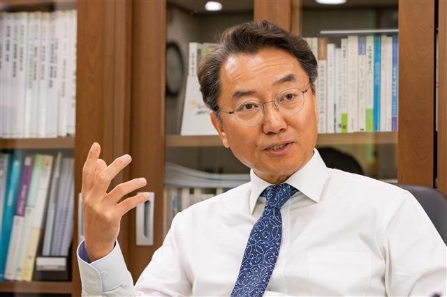 김선갑 서울 광진구청장이 5일 서울신문과 인터뷰를 하면서 광진구 도시개발 종합 청사진을 제시하고 있다. 광진구 제공