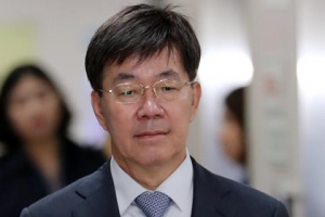 ‘돈봉투 만찬’ 이영렬 무죄 이어 면직 취소