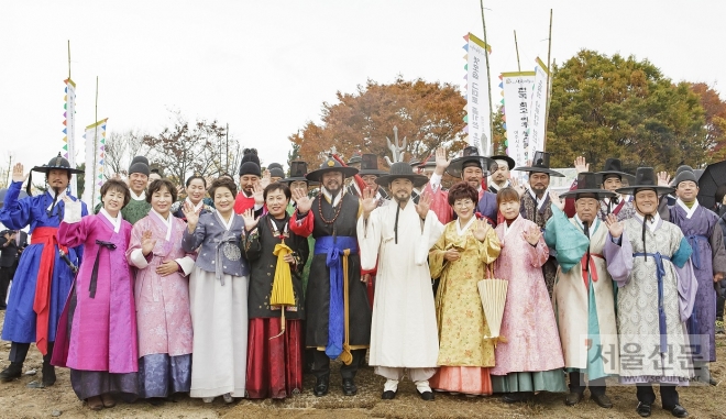 여주오곡나루축제는 여주의 아름다운 풍광과 역사성 주민들의 자발적인 참여를 통해 여주 대표 브랜드로 자리매김했다. 사진은 지난 10월 축제 장면. 2018.12.07 여주시 제공.