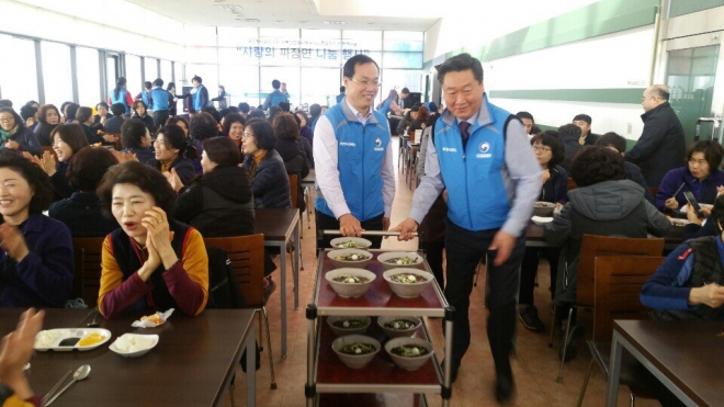 대설 한파가 몰아친 7일 정부대전청사 구내식당에서는 현장 근무자 초청 자장면 파티가 열렸다. 정부대전청사관리소 제공