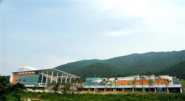 전남 진도군 임회면 여귀산 자락에 위치한 국립 남도국악원 전경   연합뉴스