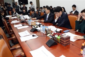 ‘유치원 3법’ 처리 무산…“한국당 꼼수” vs “매도 말라”