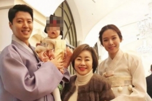 이동건♥조윤희, 딸 돌잔치서 함박 미소 ‘훈훈 비주얼’