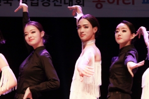 “여자보다 더 예뻐” ‘땐뽀걸즈’ 장동윤, 여장 후 대회 출전