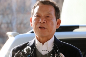 檢 출석한 윤장현 “공천 대가라면 노출된 은행 송금 했겠나”