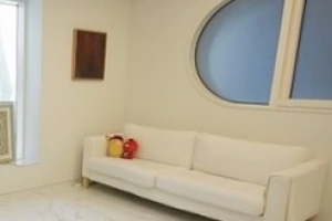 ‘서울메이트2’ 홍수현 집 공개, 깔끔 화이트톤 인테리어 “미니멀리즘”