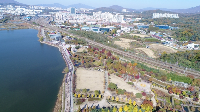 2020년 제8회 경기정원문화 박람회 개최지로 최종 선정된 왕송호수가 레솔레 파크 전경. 의왕시 제공