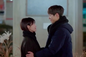 ‘남자친구’ 송혜교♥박보검 “오늘부터 썸 타는 사이” 로맨스 시작