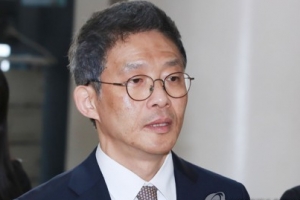 ‘돈봉투 면직’ 안태근 승소…“처신 부적절, 면직은 지나쳐”