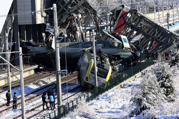 터키서 고속철도 충돌 9명 사망·47명 부상