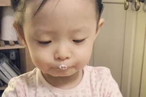 조정치 딸 조은, 요거트에 집중한 모습 ‘귀요미 매력’