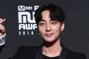 [2018 MAMA] 로이킴·선미, 남·녀가수상 수상