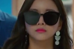 ‘알함브라 궁전의 추억’ 한보름, 강렬 첫 등장 “내 남편 현빈 어딨어?”