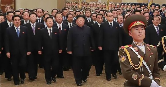 김정은 북한 국무위원장, 김정일 7주기에 참배
