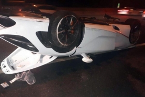 경부고속도서 뒤집힌 고급 스포츠카 ‘맥라렌 사고’ 결정적 원인