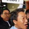 [서울포토] ‘이학재는 정보위원장직 내려놔라!’