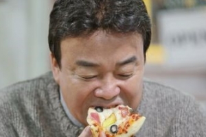 ‘백종원의 골목식당’ 백종원, 피자 시식 후 시큼한 맛에 ‘충격’